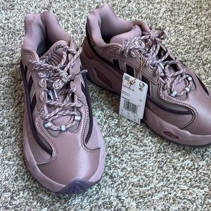 Brand New Adidas Oznova Sneaker, Size Women’s 7